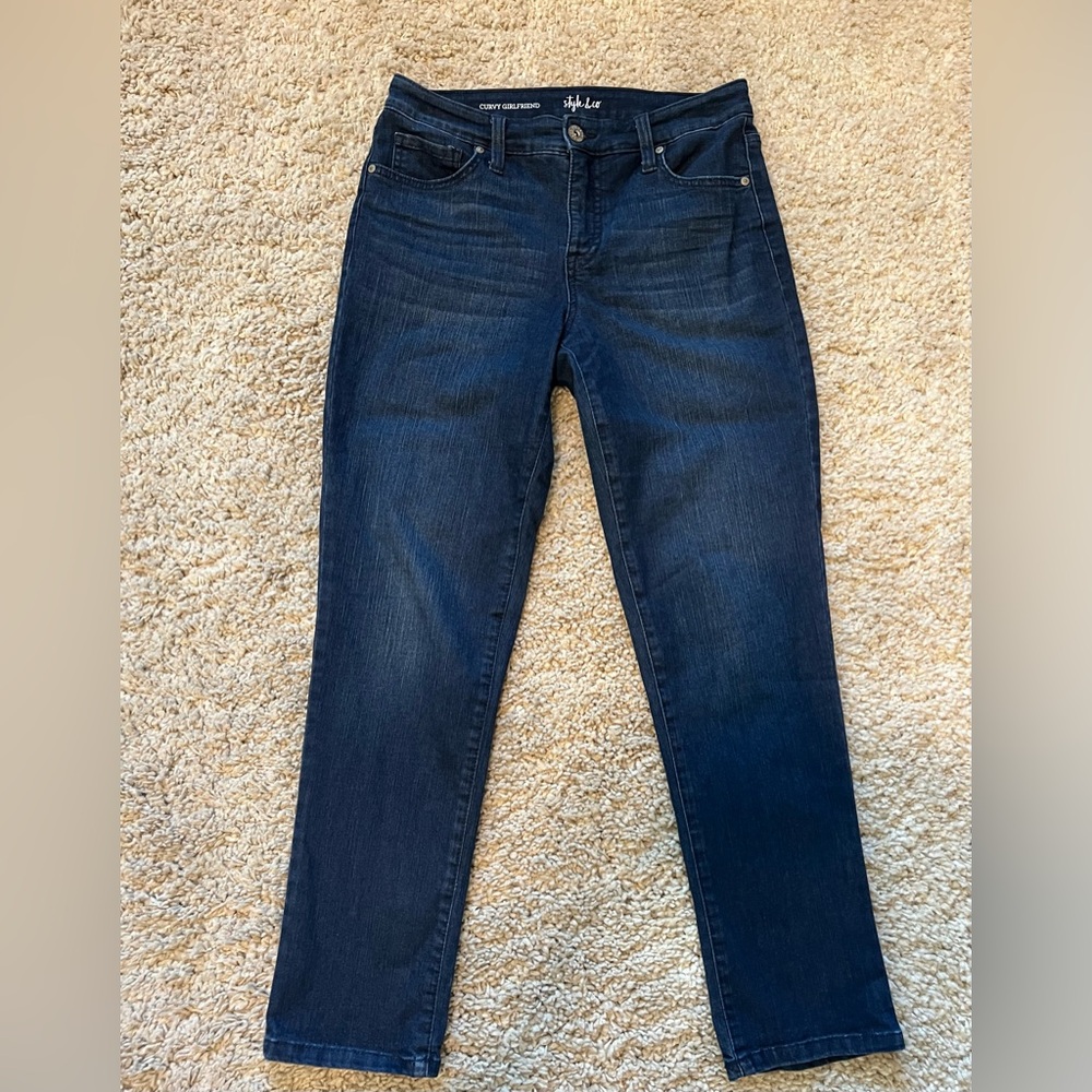 Style & Co Girlfriend Fit Straight Legged Jeans Medium Wash Size 4